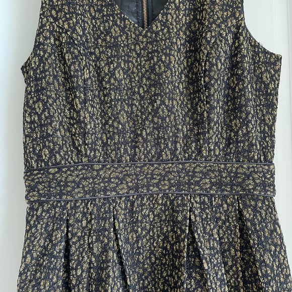 Stunning Black and Gold Cocktail Dress with stunning gold zipper back sz xs - Picture 2 of 5